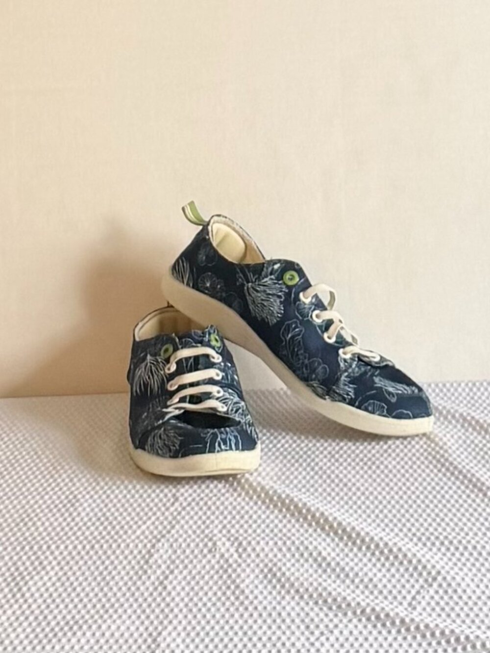Vionic ‘Pismo Ocean’ Canvas Sneakers Size 9